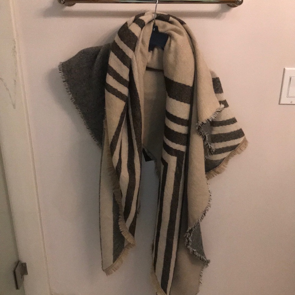 FURTHER REDUCED Zara large scarf